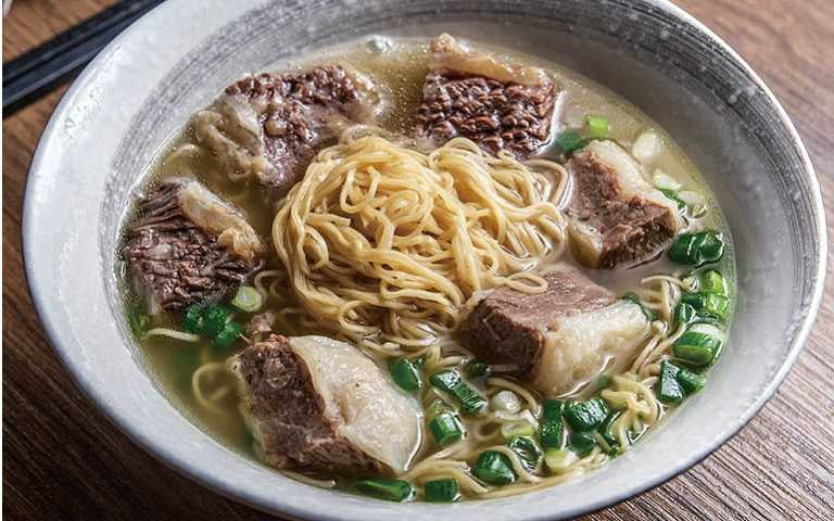 WING LOK x hkmasterngan Instant Beef Brisket Noodles (1 Serving) 160G